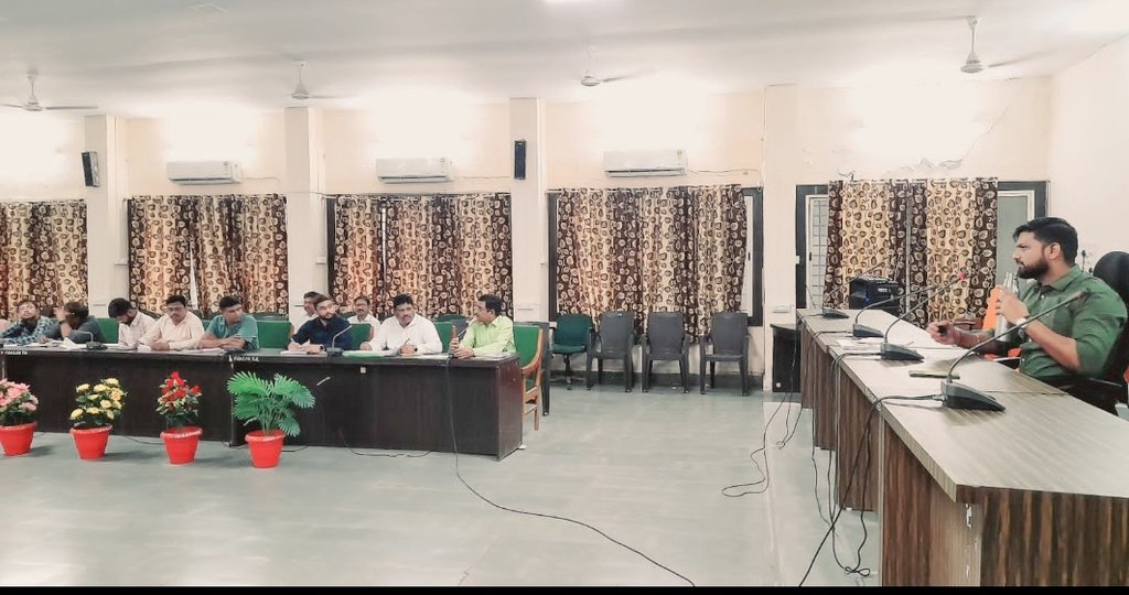 ✓मुख्य कार्यपालन अधिकारी जिला पंचायत @RSissoniya द्वारा आयुक्त महोदय के एजेंडा बिंदुओं पर प्रगति एवं विभागीय योजना की समीक्षा की गई। सम्बंधितो को कार्य समय पर जिम्मेदारी से पूर्ण करने निर्देशित किया गया।
<a href="/minprdd/">Panchayat and Rural Development Department, MP</a> 
<a href="/projsharda/">PRO Harda</a>