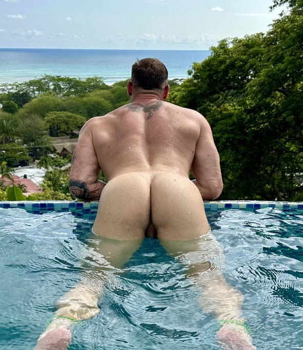 Is it obvious I want you to eat my ass? https://t.co/dyr80xVU89