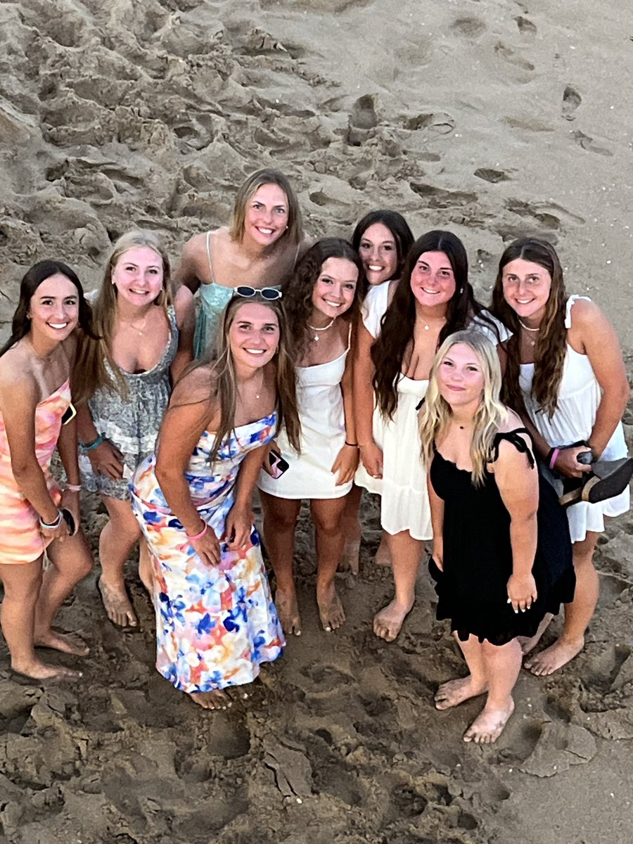 Team dinner✅
Beach visit ✅
Ready for more bracket play tomorrow ✅
California is beautiful and fun!
Game: 7/23 at 12:30pm FV field #2 
<a href="/NebraskaGold/">Nebraska Gold</a> #GoldDNA #rollgold🖤💛