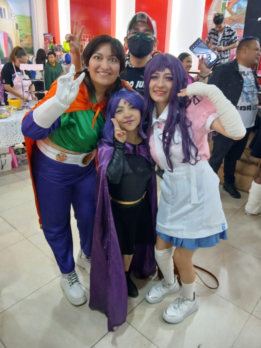TonyStorm25's tweet photo. Ventajas de Staff, puedes tomar fotos chidas y colarte en las fotos de los demás. 😁 https://t.co/SNWPMxTNC1