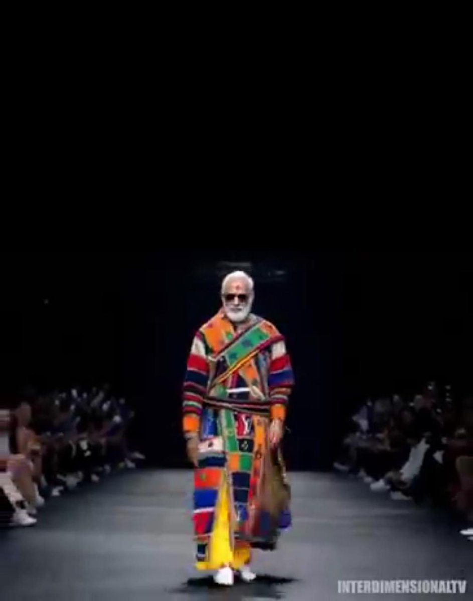 potus44444's tweet image. #Modimania AI fashion show @narendramodi