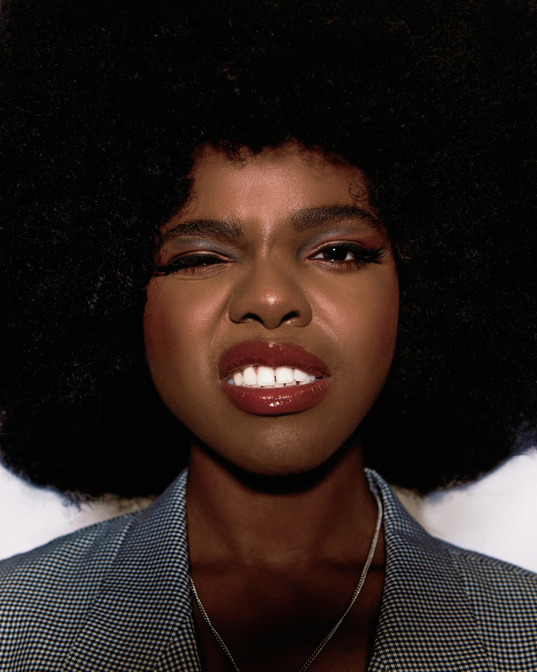 Alan17TS's tweet image. Es curioso como la gente #Proge tilda de racistas a los que critican la #Inclusion_Forzada en la obra de #Romeo_y_Julieta, pero son los primeros en saltar cuando hacen Whitewashing. ¿Entonces es malo cambiar la raza de un personaje, o no?