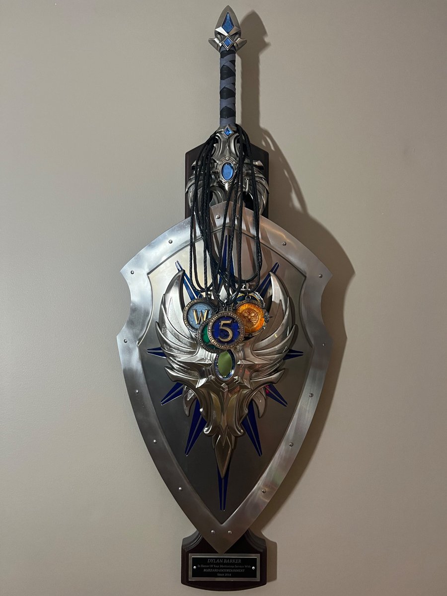 cydereal's tweet photo. one of these is my webcam background and the other is a strange collection of objects from the last ten years

orisa lookin a little sus~ https://t.co/lV69kLPwxk