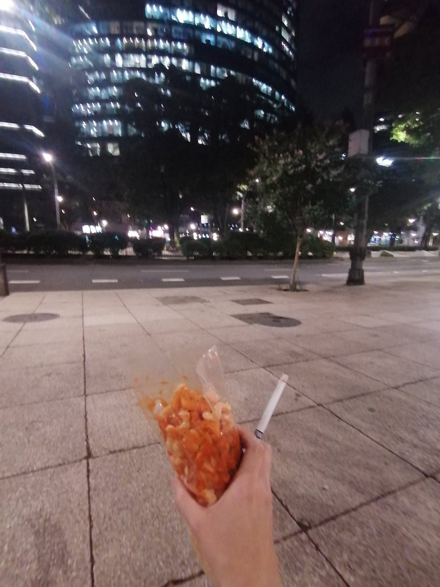 Yo: Saldré a caminar para hacer un poco de ejercicio y mejorar mis hábitos
También yo a medio camino