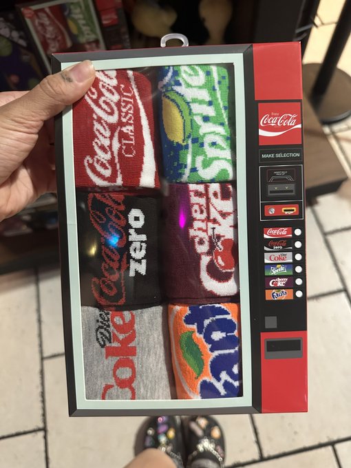 Which socks are you ? 🍿 https://t.co/yok9S2l8bs