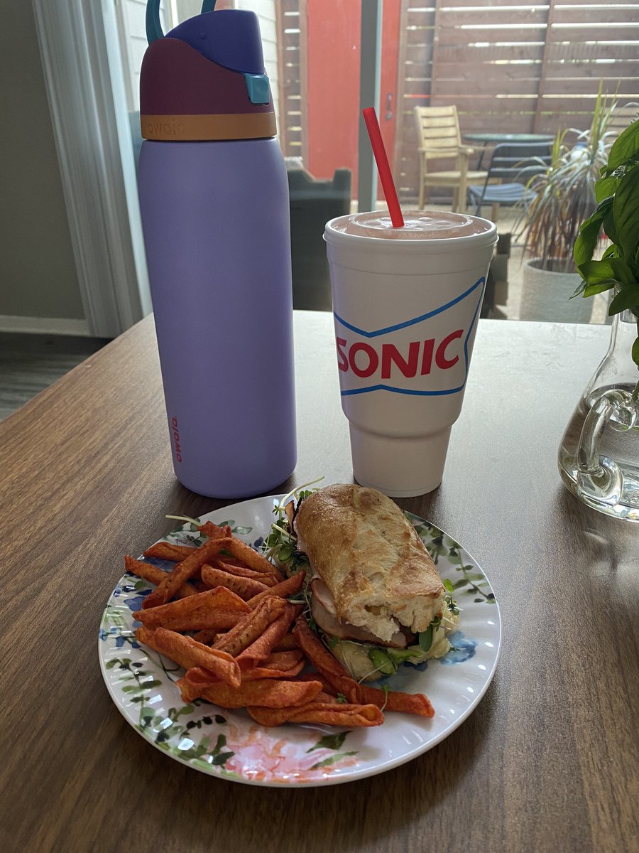 cinemacurls's tweet image. i made brunch yesterday &amp;amp; 3 meals today y’all i’m so up #chefgrind