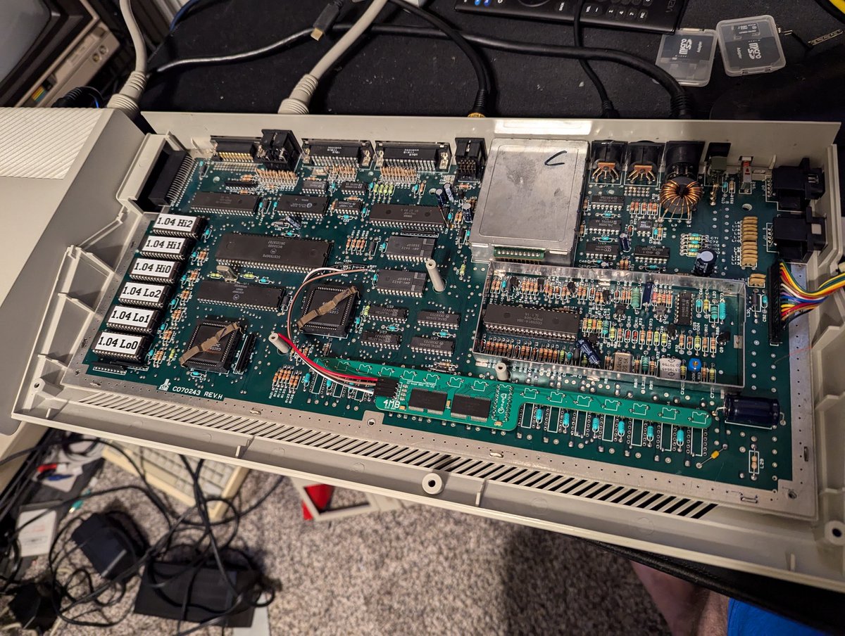 CableBoxMods's tweet image. 4mb RAM upgrade complete! Now my Atari 520ST is cookin with gas! Also here&apos;s some Nyan Cat and also gave the Gotek a final home in a proper shell❤️