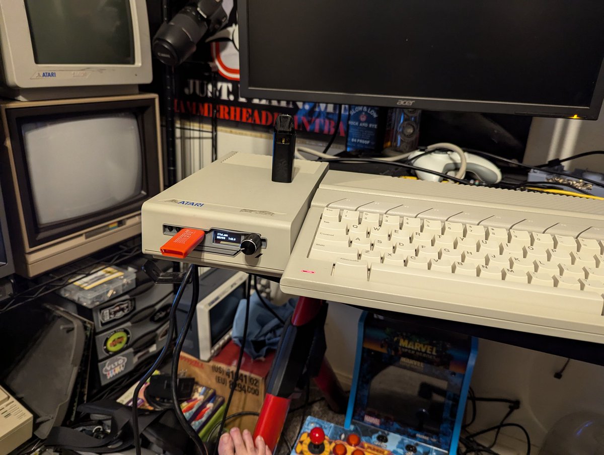 CableBoxMods's tweet image. 4mb RAM upgrade complete! Now my Atari 520ST is cookin with gas! Also here&apos;s some Nyan Cat and also gave the Gotek a final home in a proper shell❤️