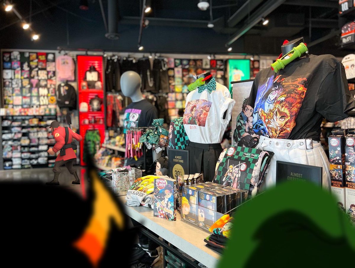 I WONDER IF THIS WOULD LOOK GOOD ON ME…