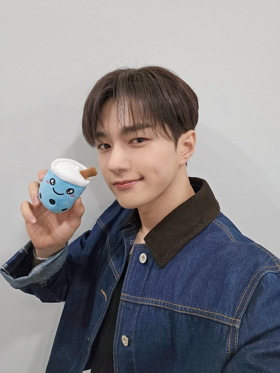 [📷] #VikiCafe

아침부터 오브&amp;인스피릿은 웃긴데 귀여운 명수 때문에 묭랑 맥스 모드!
라이브 시청해주신 모든 분들 감사합니다😄

#김명수 #KIMMYUNGSOO #엘 #L 
#함부로대해줘 #DaretoLoveMe #신윤복 
#인형도_귀여운데_명수가_더_귀여워