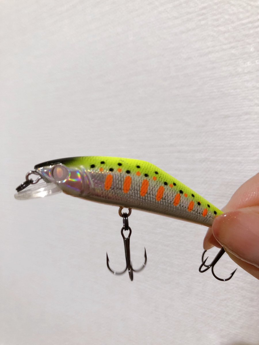 さぁどうやって修理しよう… 他のルアーから移植しようと思ったら、他の子たちはみんな目がデカくて合わなそう笑 そしてやっぱりどんな釣りでも大切なのはキャストだと痛感💨 
#釣り #釣り人 #釣り好き #釣り大会 #釣り初心者 #釣り女子 #釣り仲間 #釣りライフ #釣り糸 #釣り道具