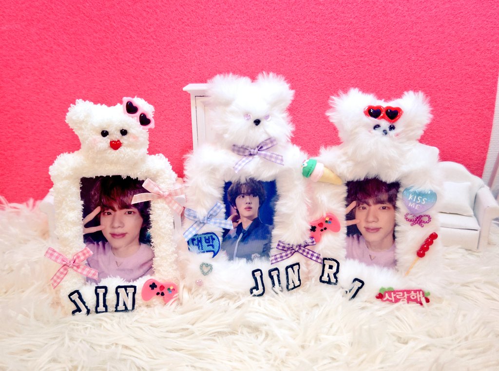 RJ015puppy's tweet photo. 最近流行りのモール人形
この前シノクボで作ってきました！
今回はトレカケースに挑戦✨
RJに似た感じのモール人形を目指したけど…😅💦
先生も凄く優しくてとても楽しい時間でした💖
トレカケースは後ろのしっぽで自立できる優れもの✨

#namstudio #モール人形 https://t.co/dEDi1I4qeL