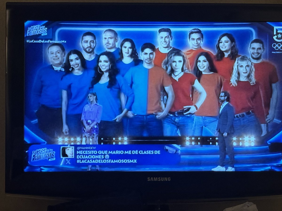 RichardVier's tweet photo. @LaCasaFamososMx Corran al de edición, cambio de cuarto a @shanikberman y se olvidó poner a la @briggi_bozzooo jaja https://t.co/8psnt2IczH