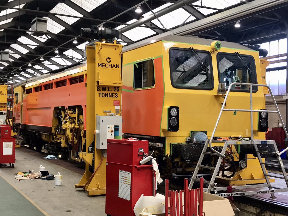 JohnnySpanners's tweet image. Haven’t put a post for #TamperTuesday for a while, so here’s @ColasRailUK 73931 getting a repaint at Rugby OTPD recently. Machine looks so good now 👍 #sharingfromwork #ontrackplant @ontrackplant