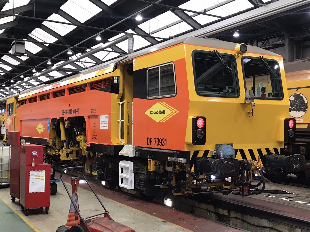 JohnnySpanners's tweet image. Haven’t put a post for #TamperTuesday for a while, so here’s @ColasRailUK 73931 getting a repaint at Rugby OTPD recently. Machine looks so good now 👍 #sharingfromwork #ontrackplant @ontrackplant