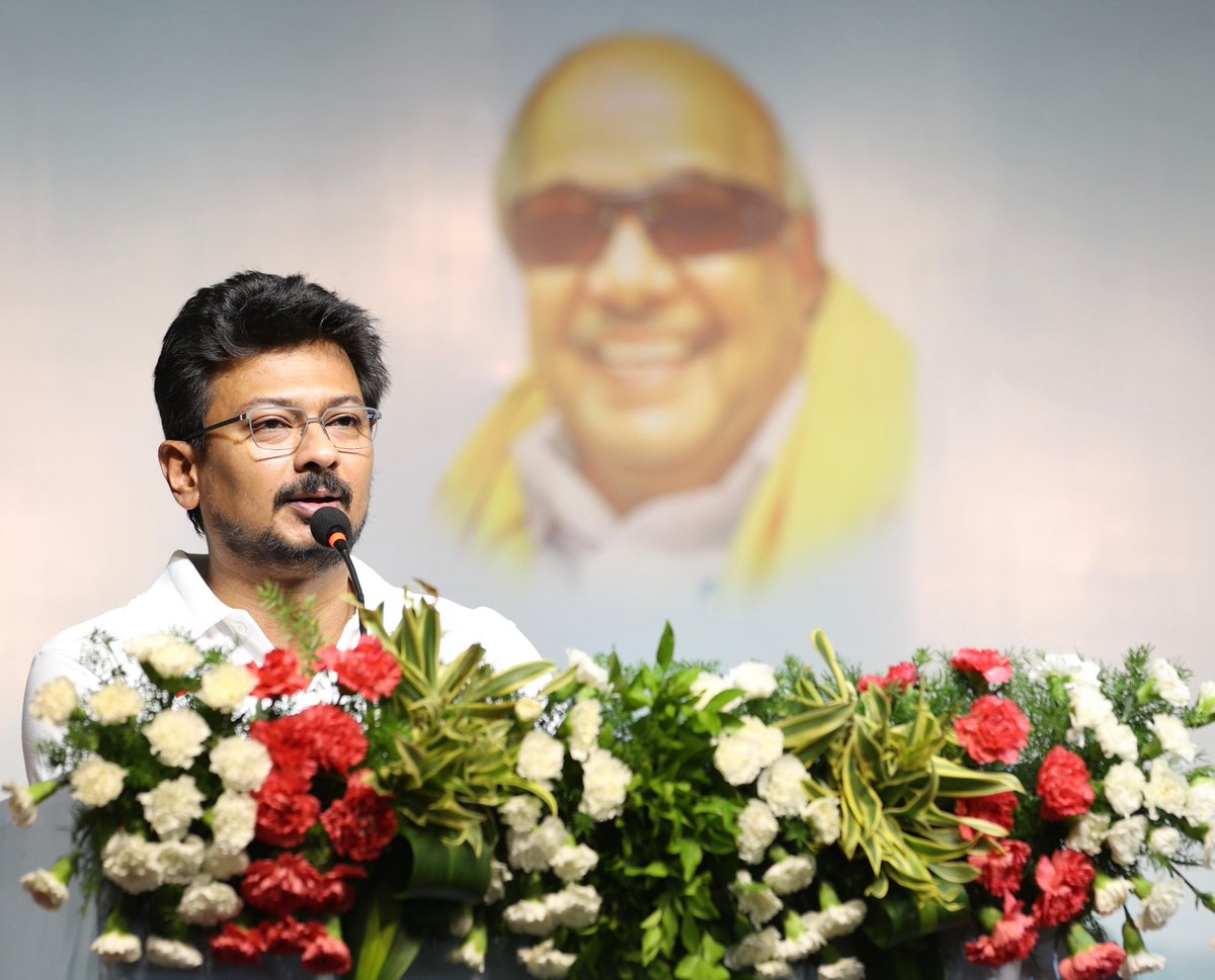Udhaystalin's tweet photo. சென்னை வருவாய் மாவட்டத்தில் பல்வேறு காரணங்களால் வீட்டு மனைப் பட்டா கிடைக்காமல் காத்திருந்த பொதுமக்களுக்கு உடனடியாக பட்டா வழங்க மாண்புமிகு முதலமைச்சர் அவர்கள் உத்தரவிட்டு இருந்தார்கள்.

அதன்பேரில், சென்னை மாவட்டத்தில் மட்டும் வருவாய்த்துறை சார்பில் 28,848 பட்டாக்கள் தயார் செய்யப்பட்டன.

மாதவரம் மற்றும் அதை சுற்றியுள்ள பகுதிகளை சேர்ந்த 2,124 பயனாளிகளுக்கான வீட்டு மனைப் பட்டாக்களை மாதவரம் - சூரப்பட்டில் நடைபெற்ற நிகழ்ச்சியில் இன்று வழங்கினோம். 

வீட்டு மனைப் பட்டாக்களை பெற்ற நம் பொதுமக்களை வாழ்த்தியதோடு, பட்டாவுக்காக காத்திருக்கும் பொதுமக்���ளுக்கு நம் திராவிட மாடல் அரசு, படிப்படியாக பட்டா வழங்கும் என்று உரையாற்றினோம்.

@KKSSRR_DMK @Muthusamy_erode @PKSekarbabu @Subramanian_ma @PriyarajanDMK #DarezAhmedIAS #MadhusudhanReddyIAS