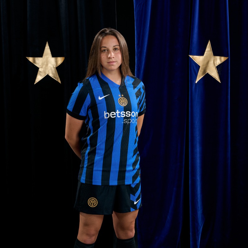 Inter's tweet photo. Le abbiamo scolpite nella nostra storia ⭐⭐
Adesso ci guidano, oltre ogni limite 🖤💙

#ForzaInter @nikefootball