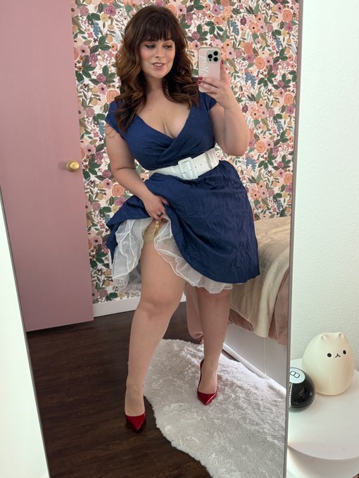 Where would you wanna go on a first date? https://t.co/1WAE3VyhZo