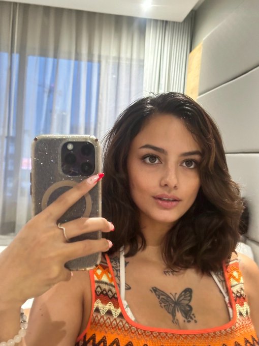 Can I run my fingers through your hair? Or wrap them around your&hellip; 😏 https://t.co/dY4wgYSvFs