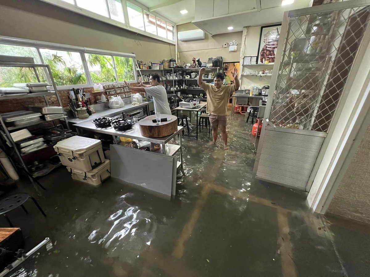 rapplerdotcom's tweet photo. INGAT, NINONG RY AND MALABONIANS!

Popular chef and content creator Ninong Ry shares photos of his flooded home in Malabon City on Tuesday, July 23. Extensive flooding affected parts of Malabon and Navotas due to high tide exacerbated by a broken key floodgate and rain caused by the enhanced southwest monsoon. 

The MMDA targets to repair the Navotas-Malabon floodgate, which was broken by a barge that forced its way through in June, by August 17. #HabagatPH #FloodPH

Is your community affected by flood? Share photos with us in the environment and science chat room of #RapplerCommunities: https://t.co/USvyNDmZQL