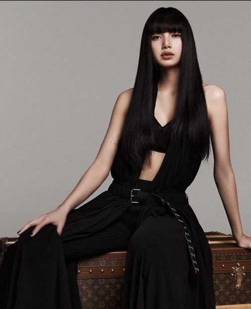 LISA IS THE BEST AMBASSADOR! REPLY IF YOU AGREE👇🏼

LISA LV BRAND AMBASSADOR 
#LISAxLouisVuitton