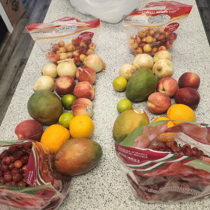 Last call for fresh produce from local farmers.  Bags of produce for workers in need.  Phoenix, Arizona<a href="/tag/model"class="tags"><span>#model</span></a><a href="/tag/producer"class="tags"><span>#producer</span></a><a href="/tag/dancer"class="tags"><span>#dancer</span></a><a href="/tag/plussizemodel"class="tags"><span>#plussizemodel</span></a><a href="/tag/bbw"class="tags"><span>#bbw</span></a><a href="/tag/emcee"class="tags"><span>#emcee</span></a>