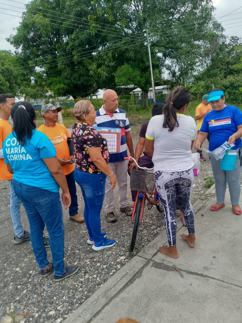 SanchezAliel's tweet photo. Continuamos con el casa x casa en Sub Centro, Micro Sur I y II. Activados la Dem de Santa Rosalía UNT junto al Comando de campaña llevando el mensaje de Maria Corina Machado. La unión hace la fuerza. 💪 https://t.co/T9MM7UdNdl