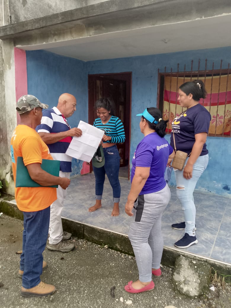 SanchezAliel's tweet photo. Continuamos con el casa x casa en Sub Centro, Micro Sur I y II. Activados la Dem de Santa Rosalía UNT junto al Comando de campaña llevando el mensaje de Maria Corina Machado. La unión hace la fuerza. 💪 https://t.co/T9MM7UdNdl