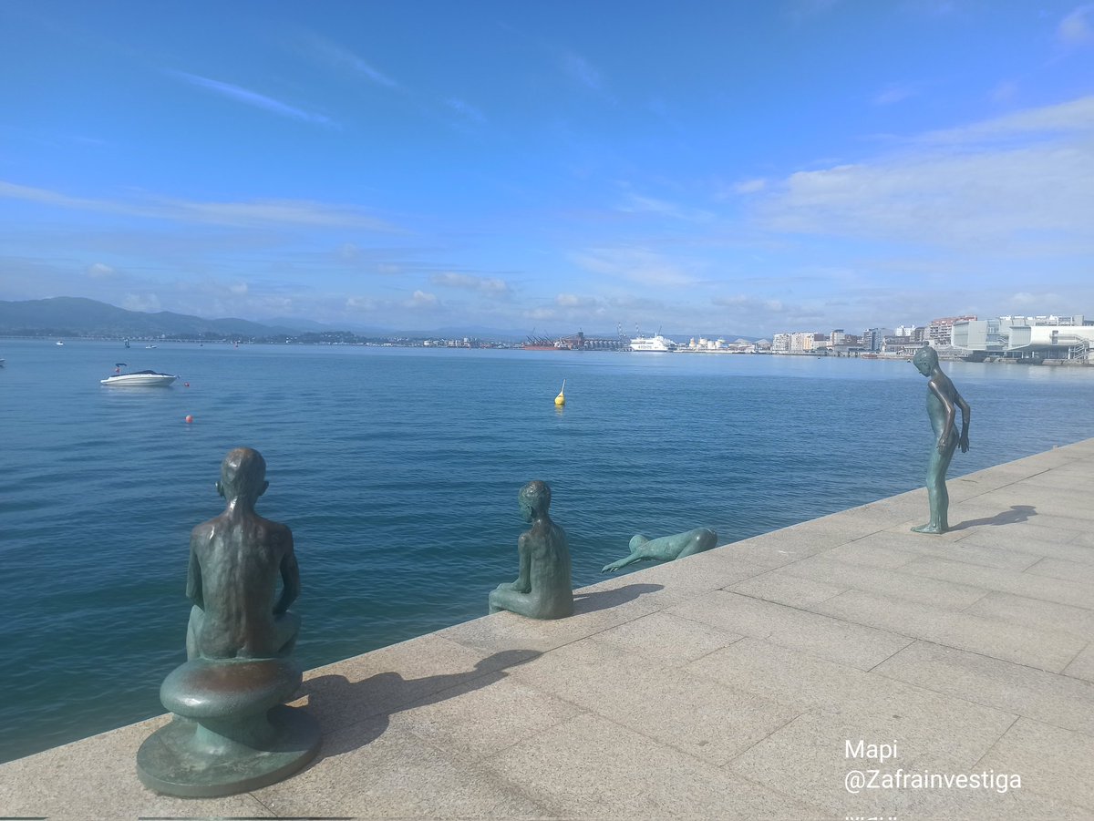 Zafrainvestiga's tweet photo. #LosRaqueros #Santander para empezar el día #23Julio
#JoséCoboCalderón, autor de la obra se inspiró en un grupo de chavales q acostumbraba a pasar los días contando olas, realizando hurtos y tirándose a por las monedas que les tiraban, para subsistir de su #pobreza https://t.co/7Vx90ksfKg