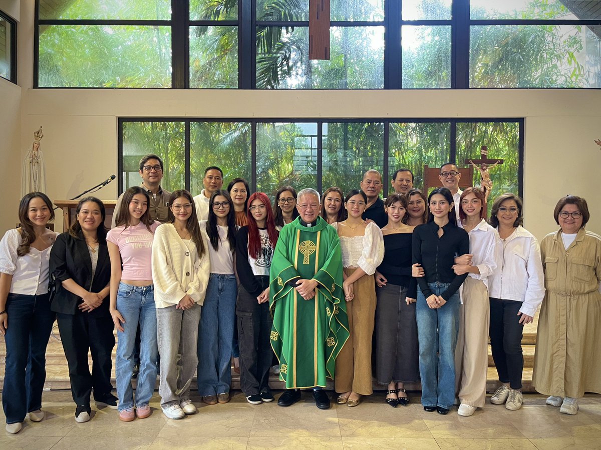 BINI_ph's tweet image. #BINI : Our BINIbinis along with some of their family members and ABS-CBN executives, attended a Thanksgiving Mass this morning!🌤️🙏🏻

Eyy-xcited much? So are we! See you in a few days, US and Canada! 🤘🏻🤘🏻

#BINIversayangHulyo