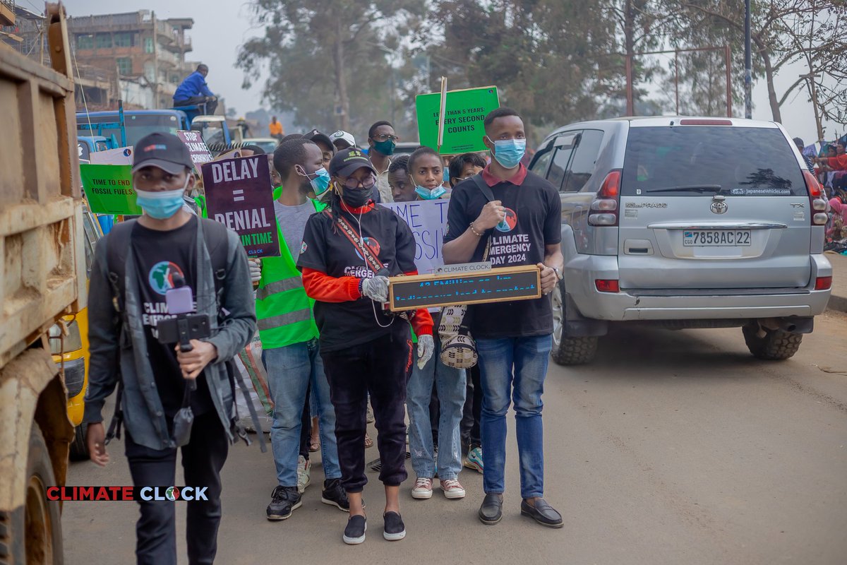 leon_mugisho's tweet photo. Yesterday #ClimateClock ticked down below 5 years for the first time, giving us 4 years to keep 1.5⁰ alive.
In the DRC we organized a march with the aim of raising awareness among local authorities, local people to take action in the fight against plastic pollution in our region https://t.co/zDjMlQRqzs