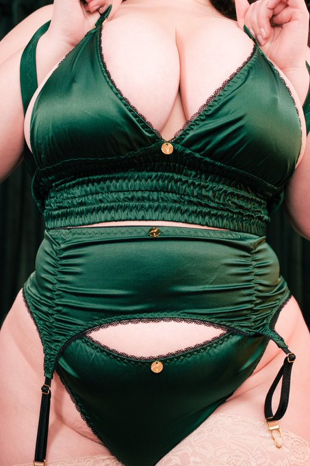 Happy Titty Tuesday! Hope you like these ones. https://t.co/1Jiuc1ftuJ