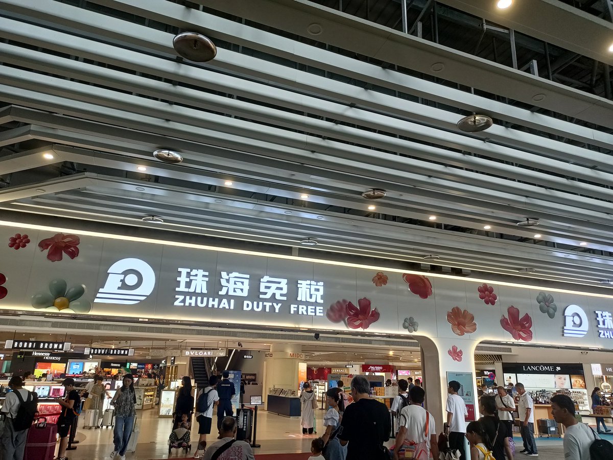 澳门溜达一圈，依然是不喜欢，从过关人就超级多，过完了还都是人，不喜欢人多，烦躁