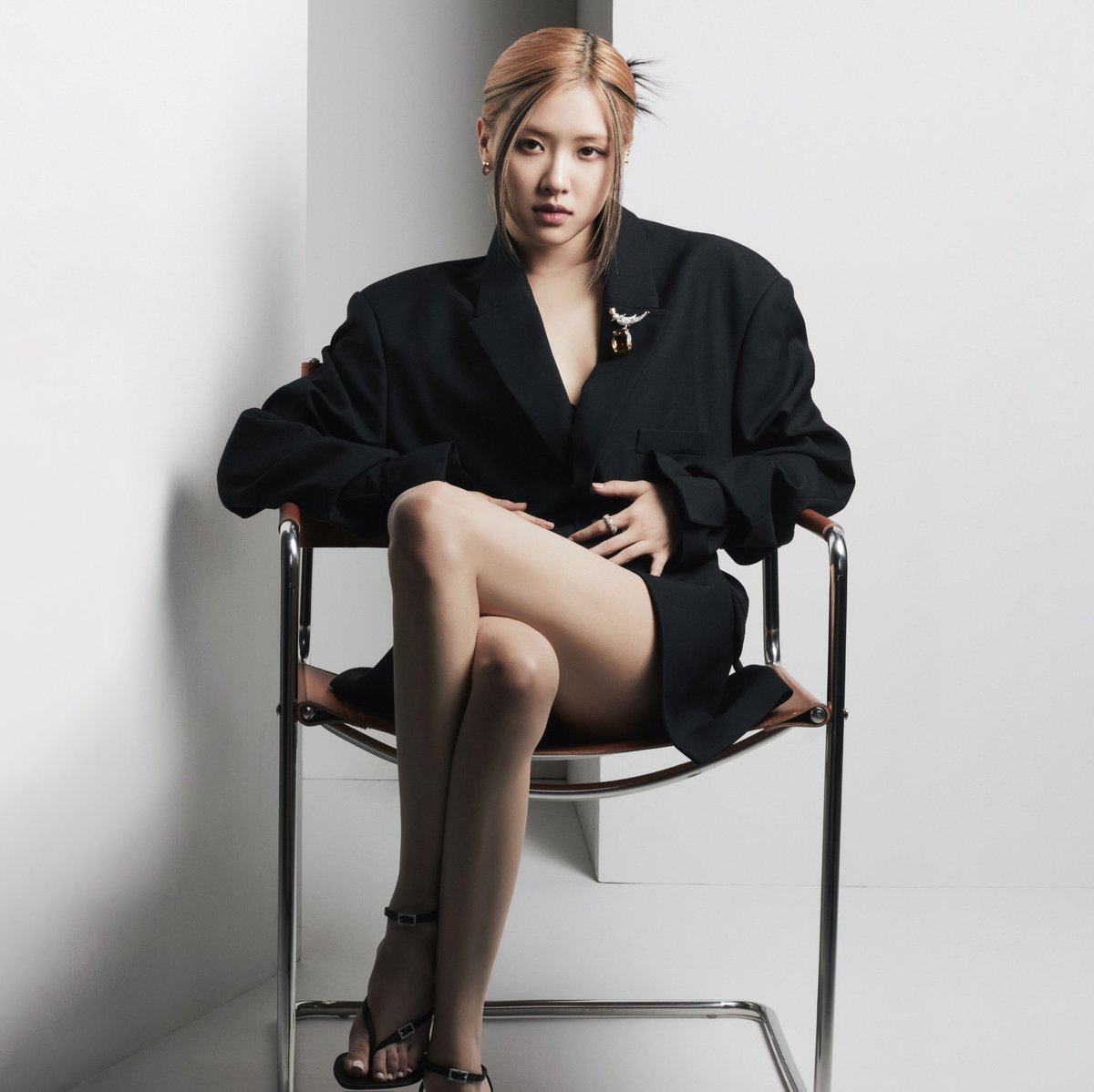 lovskpinks's tweet photo. BLINKS, comenten POR SEPARADO 5 veces los tags de ROSÉ y LISA 👇🏻

ROSÉ VIVA LA VIDA OST
#Pachinko #ROSÉ

LISA LV BRAND AMBASSADOR 
#LISAxLouisVuitton https://t.co/LXI3mzrhtt