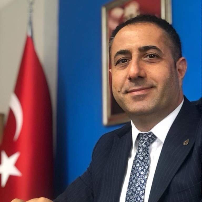 Gebze Kurucu İlçe Başkanımız Avukat Kemal Memiş bey Tedavi gördüğü hastanede vefat etmiştir. 
Değerli yol arkadaşımıza Allah'tan rahmet dileriz. Mekanı cennet olsun

Cenaze Namazı Bugün Öğle Namazında Dilovası Kayapınar Mahallesi, İmam Buhari camiisinde Cenaze namazı kılınacaktır