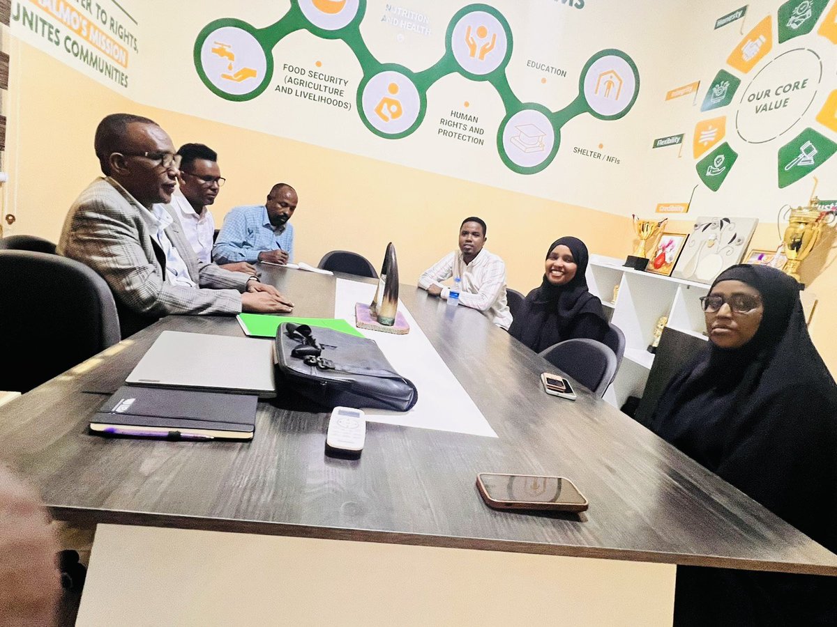 kardo_aid's tweet photo. @kardo_aid Management team has met with a Somali Localisation Network’s Programs, M&amp;E Consultant Ms @Saadia to assess &amp; evaluate our organization's overall capabilities including Mgt skills and much more. We'd like to thank the network we belong to for their valuable support. https://t.co/enefw0MLbS