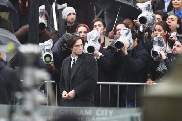 oatmealcats's tweet photo. was high as fuck watching batman last night and i swear to god the cameras in this scene looked like brian griffin https://t.co/X6pYohL5eh