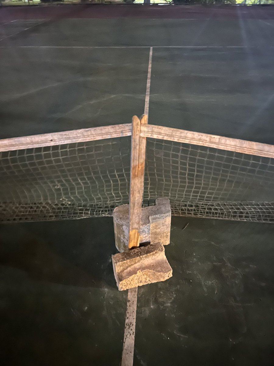 iii_jean's tweet photo. @MaltepeBelTr  rica etsek bize yardımcı olurmusunuz ? Tenis kortları kullanılamayacak durumda ve ışıklandırma yetersiz bazıları çalışmıyor

Azerbaycan Halk Cumhuriyeti 100. Yıl Parkı https://t.co/20PzLOz2dU