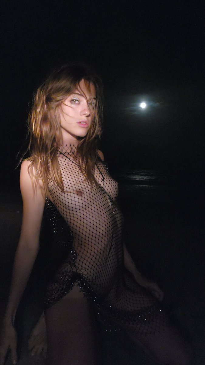 Naomi Dee tweet media