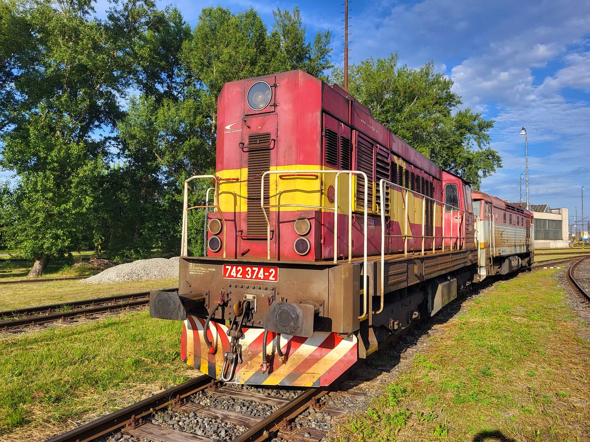 trainandcoffee's tweet photo. #ROCO 🇦🇹 (7300017 + 7310017) #H0 (1:87) 🇸🇰 #ZSSK #Cargo 156 mm - 219,90€ + 344,90€

🇸🇰 #Diesel #lokomotíva 742 374-2
🇬🇧 Diesel #locomotive

🛒 https://t.co/YvwR3wD2CD
Športová 14 #Trnava

#slovakia #vlak #train #bahn #vláčiky #vláčky #železnica #railway https://t.co/uOliY7h54O