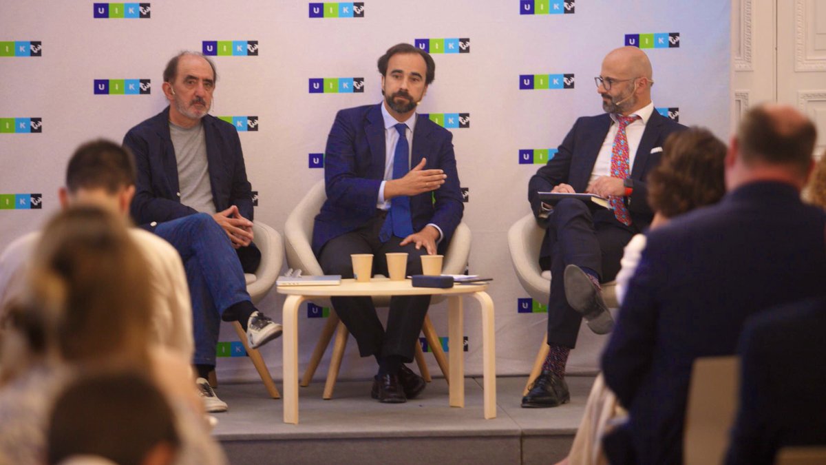 Registradores de España tweet media