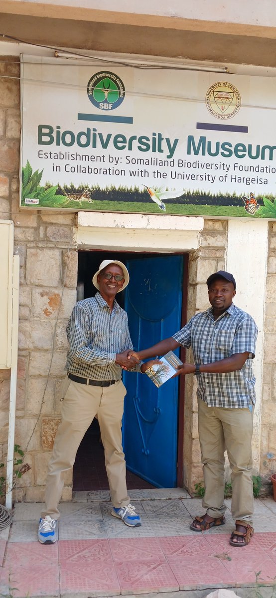 EAHerbarium_NMK's tweet photo. The EA herbarium is honoured to receive botanical literature from #Somaliland Biodiversity Foundation following recent research collaboration through @Kennedoz @aiawaleh @fjgeelle. Vol. 3 of the Flora of #Somalia was missing at EA and we're immensely grateful for the gift #Kenya https://t.co/wmWTdVSOd4
