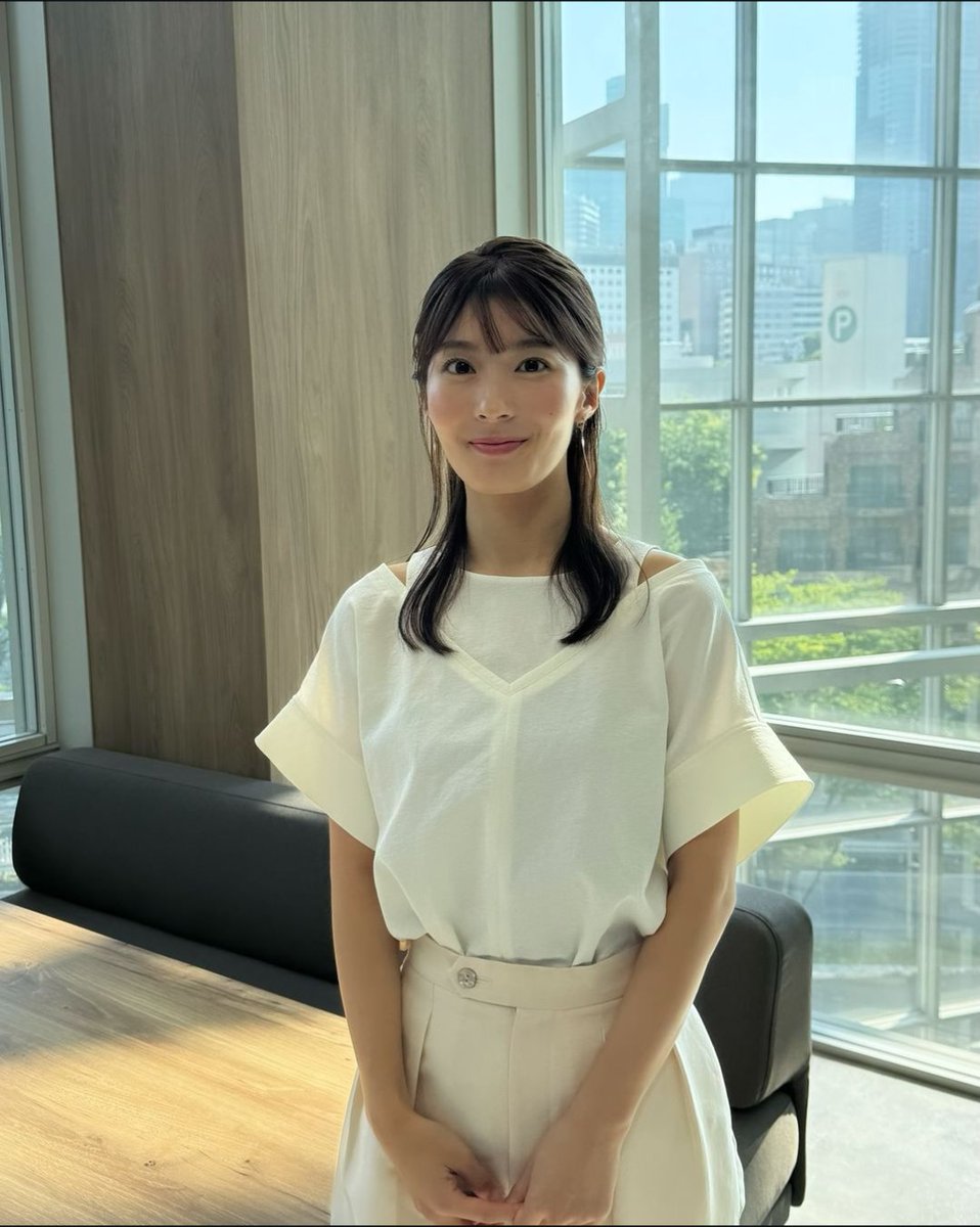 荒井恵理那アナウンサースカート 