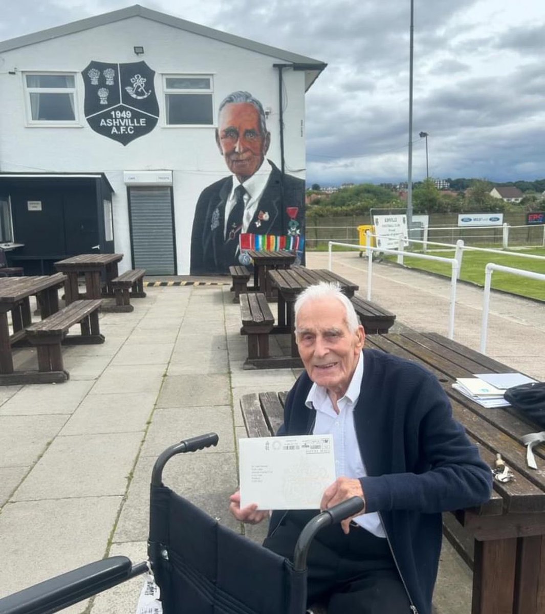 𝐇𝐚𝐩𝐩𝐲 𝟏𝟎𝟎𝐭𝐡 𝐁𝐢𝐫𝐭𝐡𝐝𝐚𝐲!

Everyone at Ashville Football Club would like to wish our beloved founder and club president, John Dennett, a very happy 100th birthday!

We all hope you have the most marvellous day!

Here is John pictured with his telegram from the king