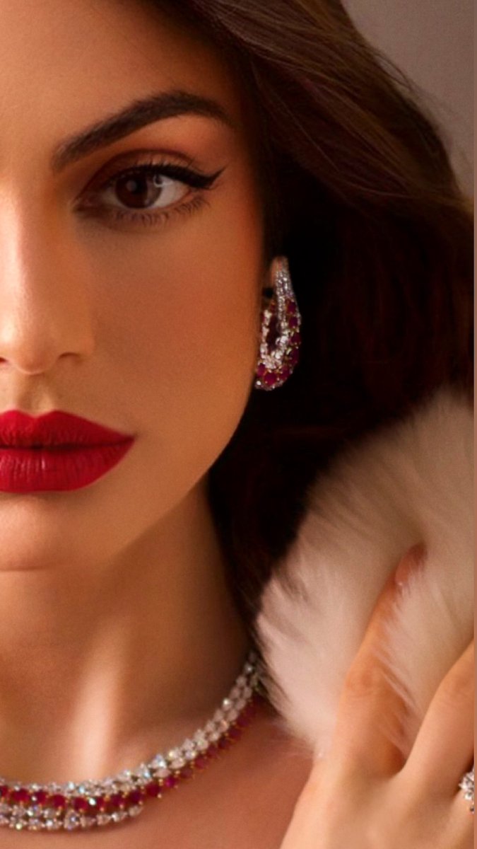 #rafeealhajsi  #rafeea_Alhajsi #diamond  #jewelry  #رفيعه_الهاجسي #رفيعة_الهاجسي