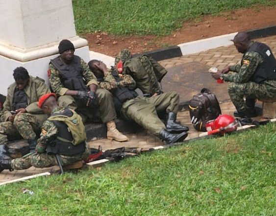 MimiHearts1's tweet photo. You're in power but hungry and feeding on Rolex,Kati what will happen when citizens take their power and right back?
Mujja kiwulira Bambi 😂😂😂
 #March2Parliament https://t.co/AUbPkij5OD
