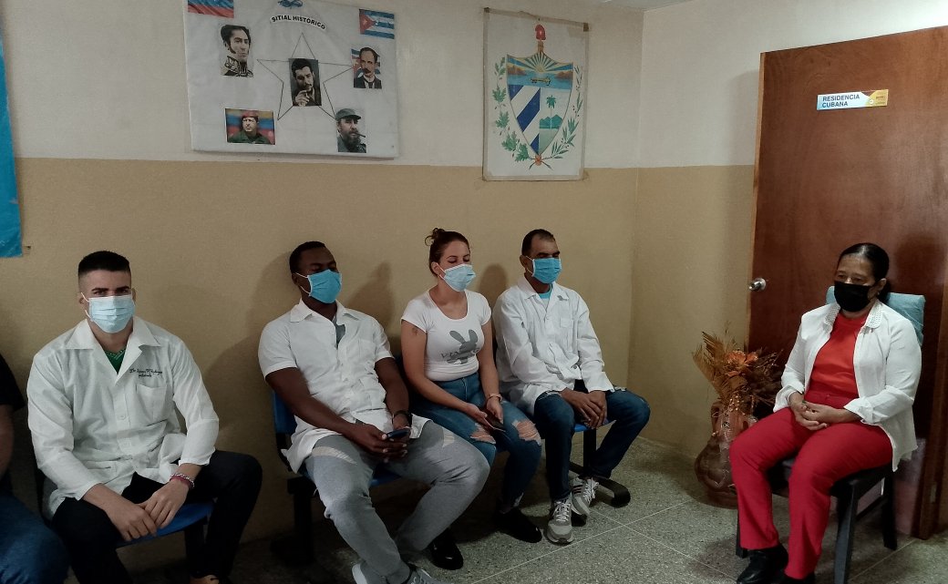 PlanellsRaiza's tweet photo. Inicia la semana en nuestro @CDI514Caruao del estado @LguCubacoopera con matutino y entrega de guardia donde se organiza el trabajo de la semana para continuar contribuyendo a la salud del pueblo venezolano.
#CubaCoopera
#CubaEnModoVictoria
#CubaPorLaVida
#LaHistoriaPorAsalto https://t.co/boeFwoDLqw