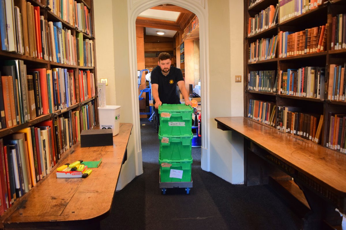 JBriggsRemovals's tweet photo. Good to see the team hard at work with a recent large library move at Corpus Christi College in Oxford. #librarymove #removals #storage #transportation #teamwork #oxford #university https://t.co/ST7qNn5q8R