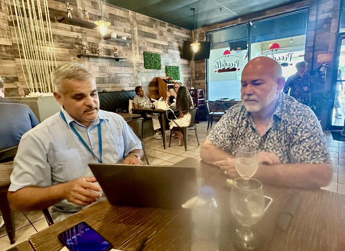 JohnnyMndez36's tweet photo. Me encuentro reunido con el director ejecutivo de AEP, Lcdo. Yamil Ayala Cruz, para conocer el estatus de reparación de la escuelas y cuarteles del Distrito 36 previo al inicio del nuevo año escolar en agosto. #SomosDistrito36 https://t.co/IviPSmW4v9