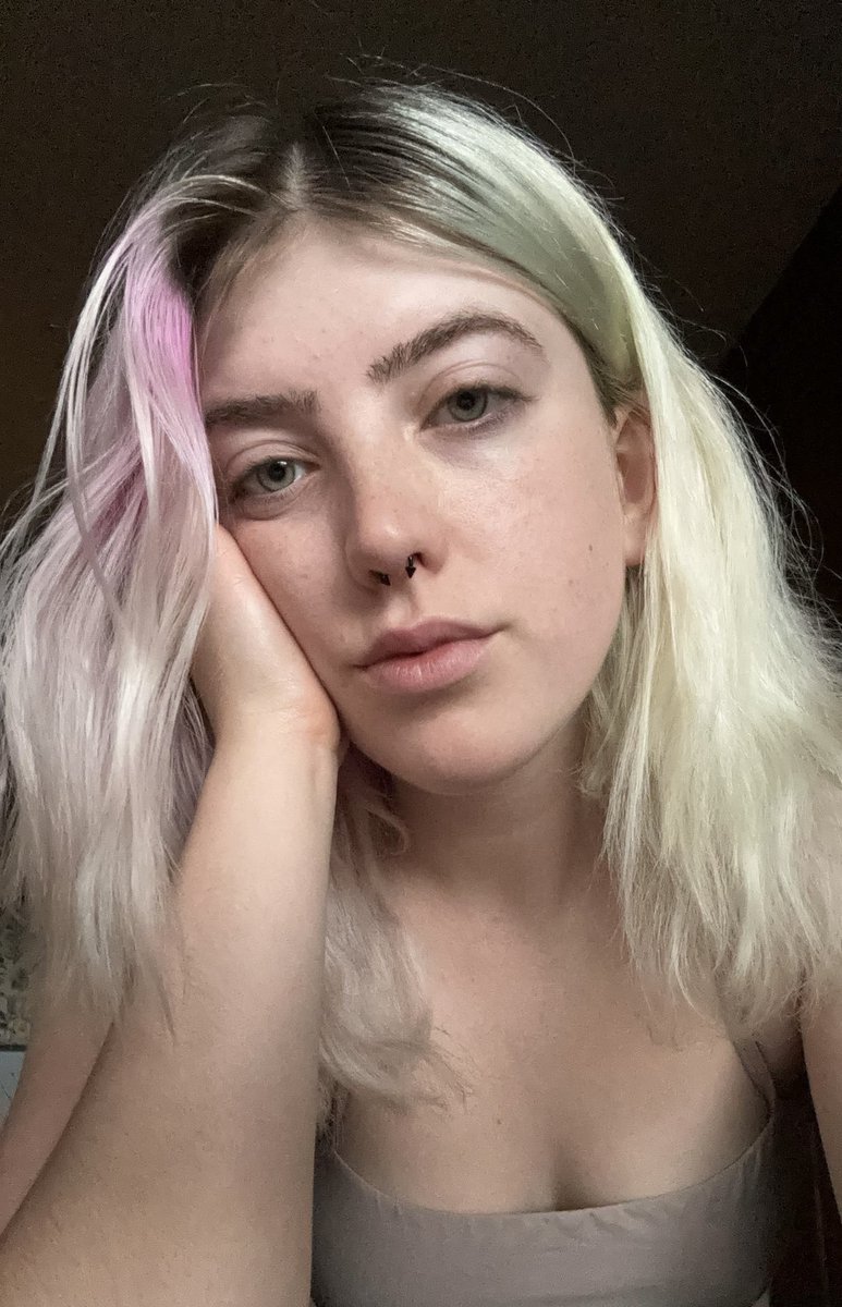 marniminn's tweet image. Haven’t worn jeans in over a year because the two pairs I had were too small 😪
Also please enjoy my exhausted face. She’s only about to become MORE exhausted.
